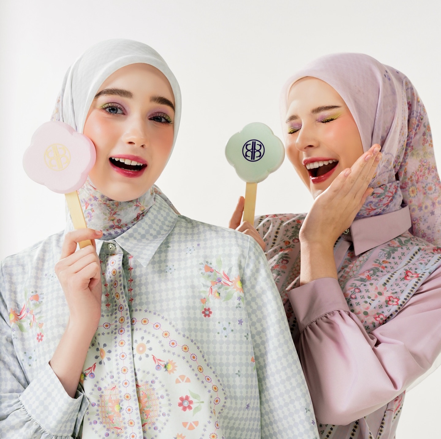Tren Jilbab Segi Empat Motif Warna yang Lagi Hits Tahun Ini!